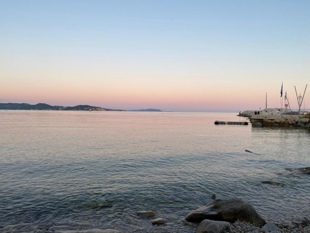 Fanny Wifi Climatise Tout A Pieds 4 Personnes La Ciotat Bagian luar foto